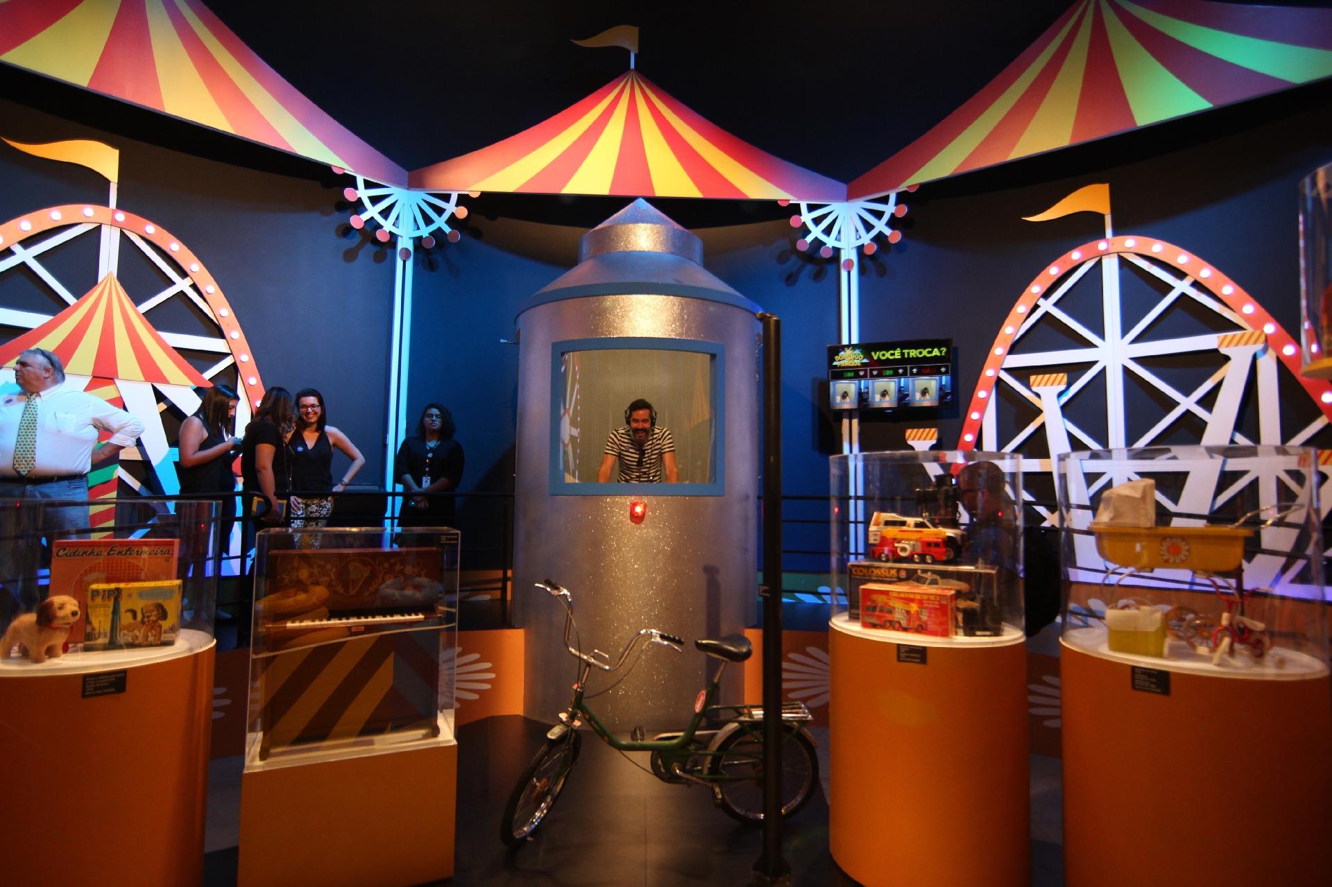 Cenário do "Domingo no Parque" é reconstruído na exposição "Silvio Santos Vem Aí", no MIS (Museu da Imagem e do Som), em São Paulo - Júnior Lago/UOL