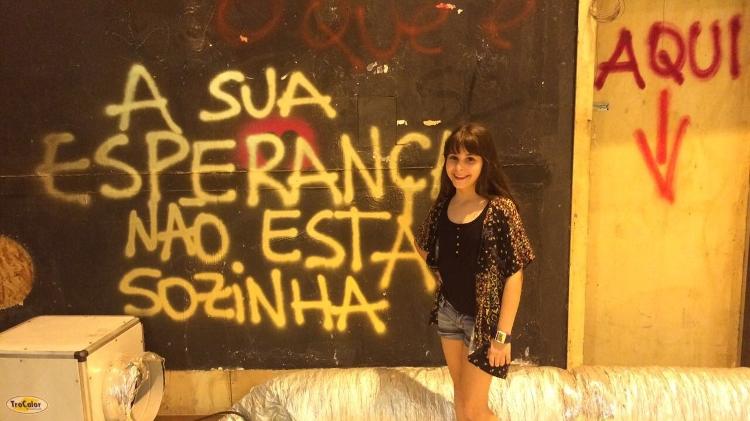 Isabella Koppel, a Gabriela de "Os Dias Eram Assim", no cenário de uma ação da campanha "Criança Esperança"  - Divulgação  - Divulgação 