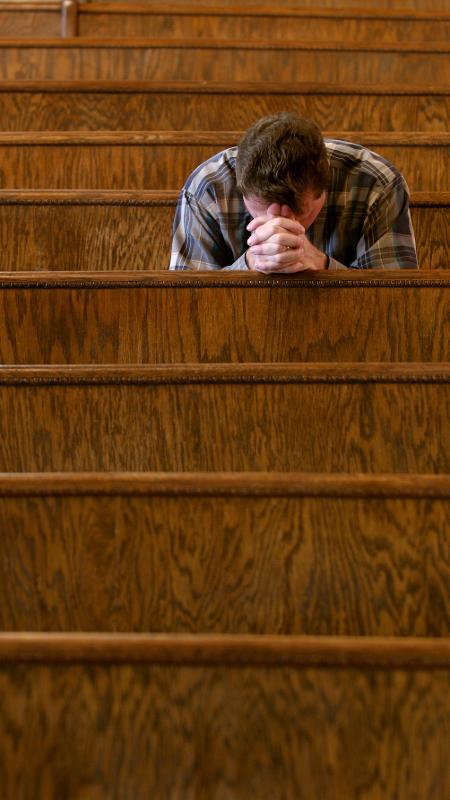 oração, sofrimento, religião, igreja - Getty Images