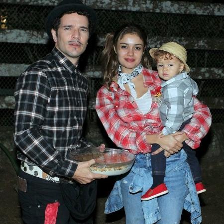 Daniel de Oliveira, Sophie Charlotte e Otto curtiram a festa julina da equipe da novela "Os Dias Eram Assim" - Agnews - Agnews