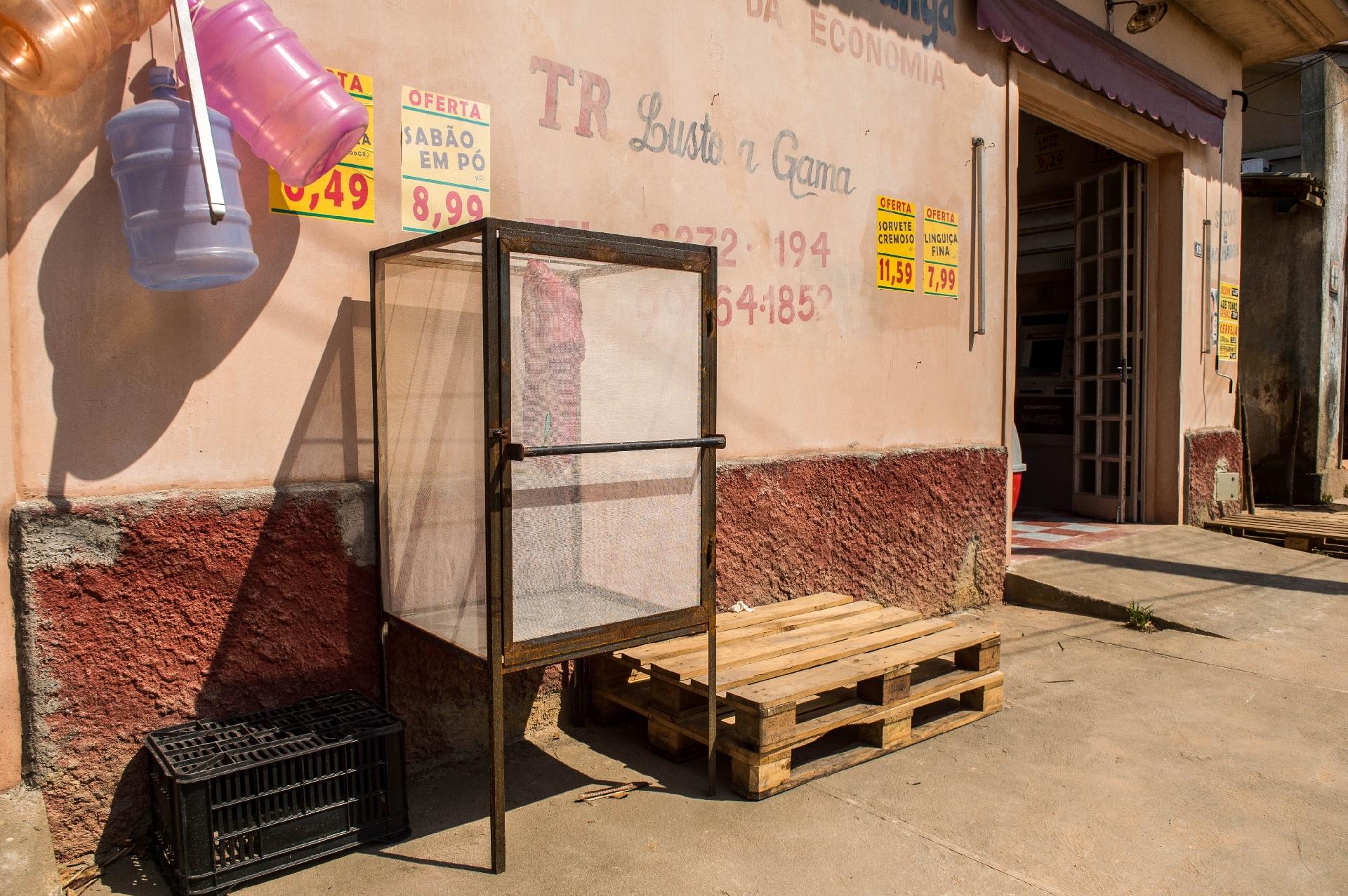 O material utilizado para construir a cidade cenográfica foi material de demolição - Raquel Cunha/Globo