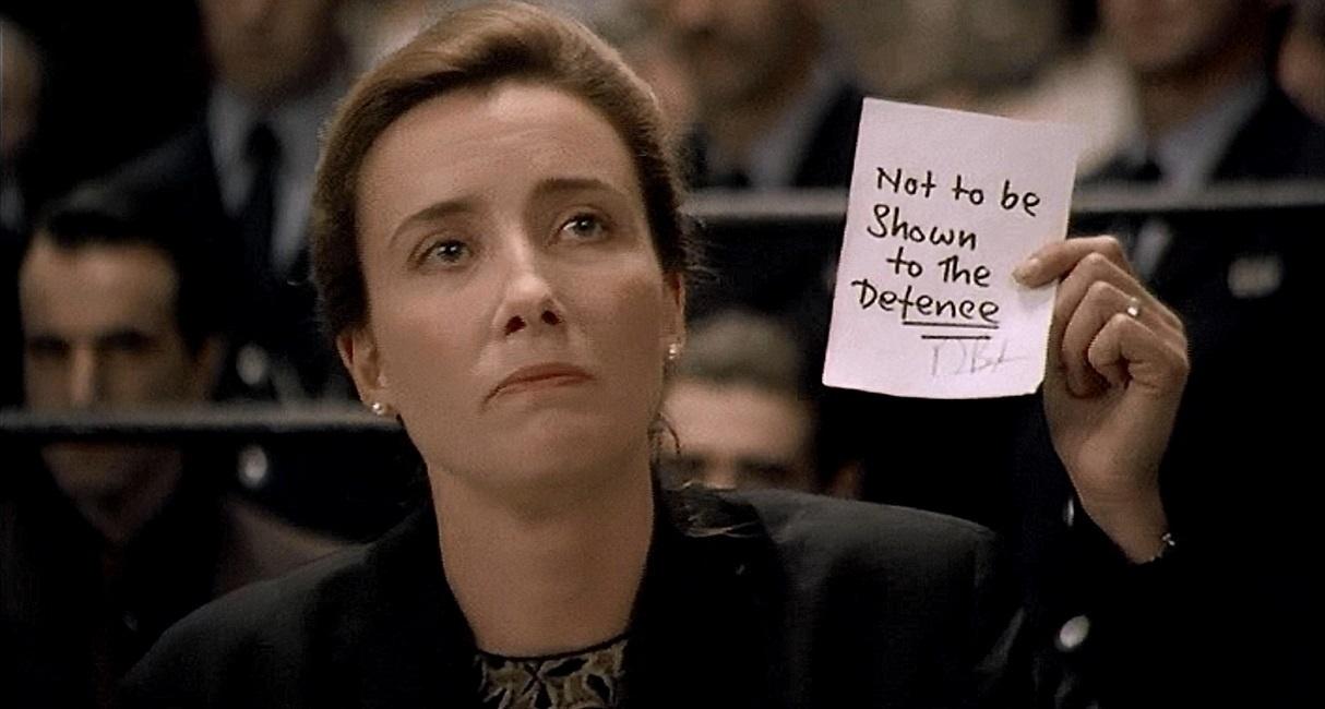 Emma Thompson em cena no filme "Em Nome do Pai" (1993) - Divulgação