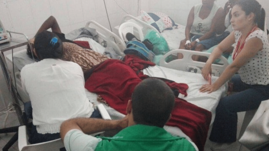 A mãe angolana é atendida na Colômbia após ter seu bebê durante o voo - Divulgação/ICBF