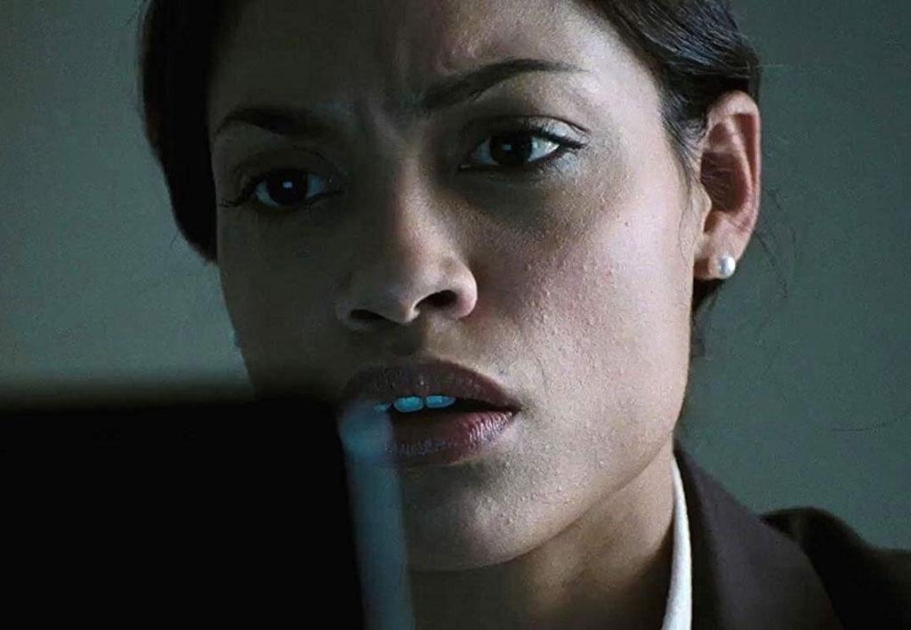Rosario Dawson em cena de "Controle Absoluto" (2008) - Divulgação