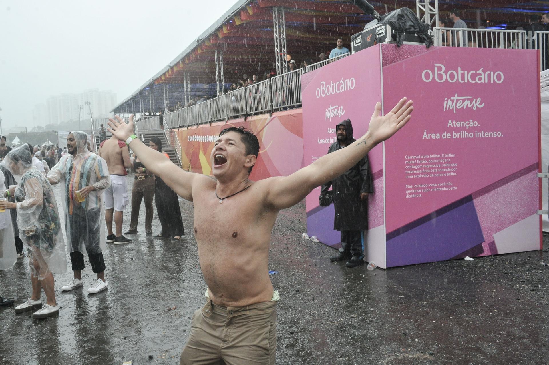 Chuva no Festival CarnaUOL 2019 - Reinaldo Canato/UOL