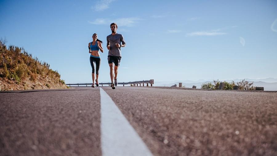 O treino longo ajuda a aumentar a resistência aeróbica e a força muscular e mental do corredor - iStock