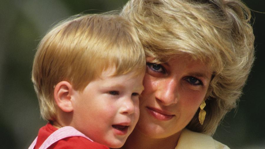 Diana e o príncipe Harry, em 1987 - Georges De Keerle/Getty Images
