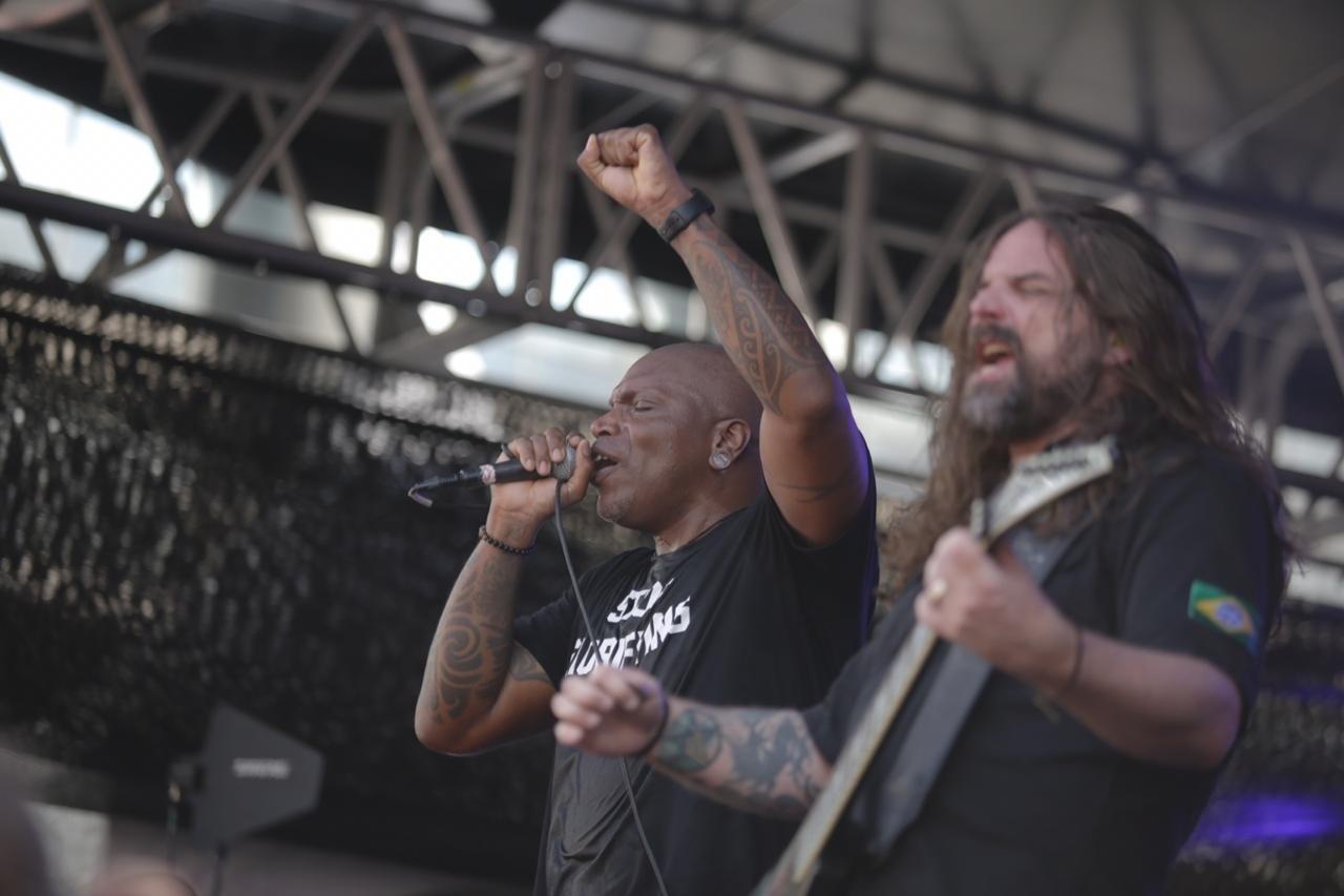 Sepultura durante seu show na Virada Cultural - Diego Padgurschi / UOL