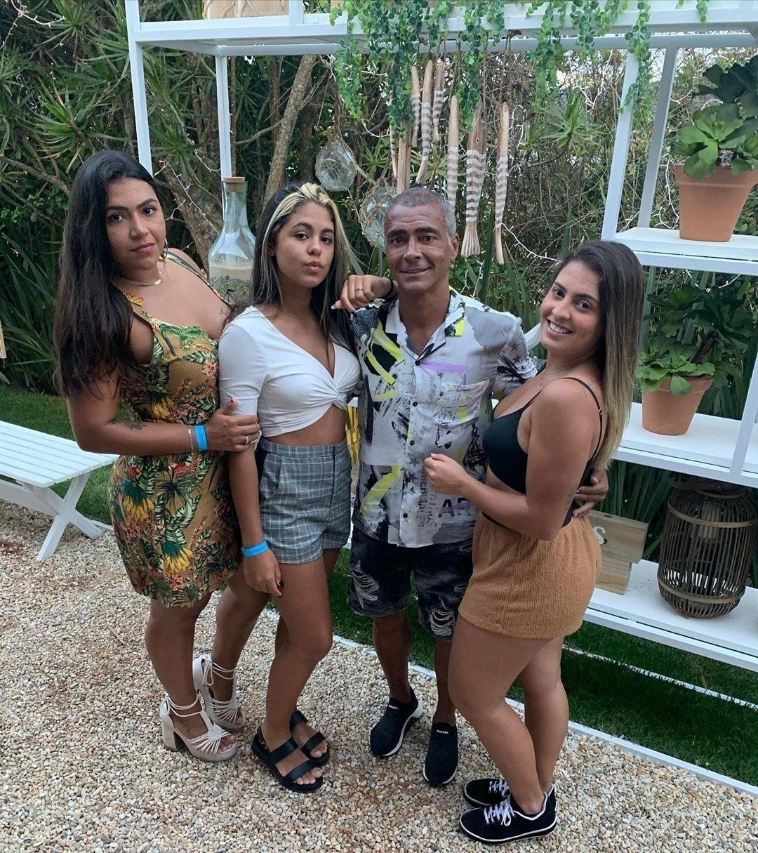 Romário posa com as filhas: Monica, Isabella e Danielle em Jurerê Internacional - Reprodução/Instagram