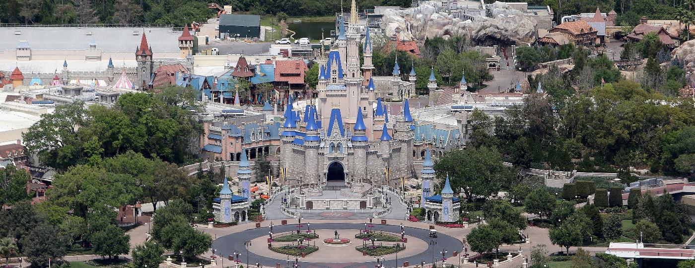 Sem Mickey, nem Pateta: parques da Disney estão fechados desde o meio de março. Imagem aérea mostra Magic Kingdom completamente vazio - Alex Menendez/Getty Images