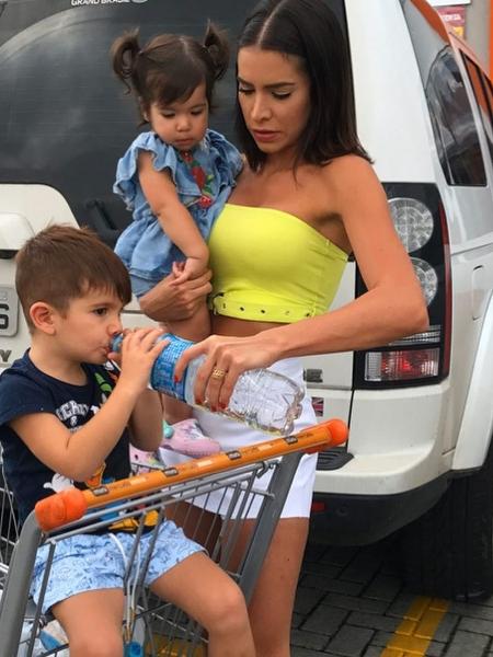 Adriana Sant"Anna com os filhos, Rodrigo e Linda - Reprodução/Instagram
