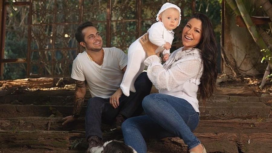 Thammy e Andressa posam com o filho Bento - Reprodução/Instagram @andressaferreiramiranda