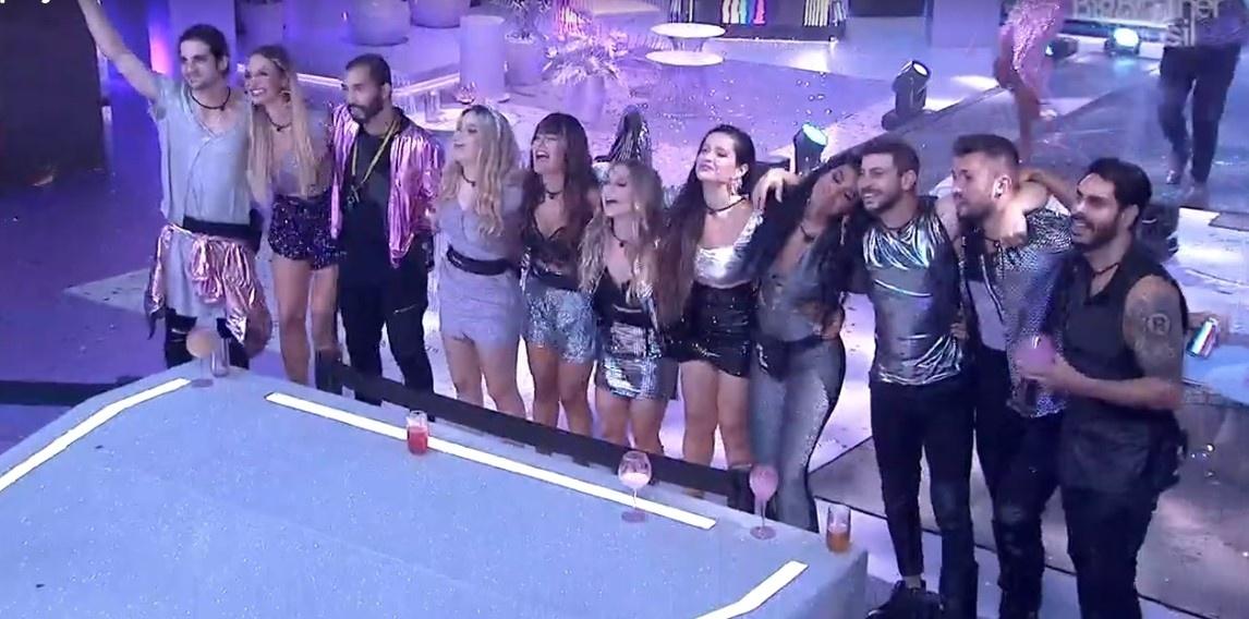 BBB 21: Brothers se abraçam no final do show  - Reprodução/ Globoplay