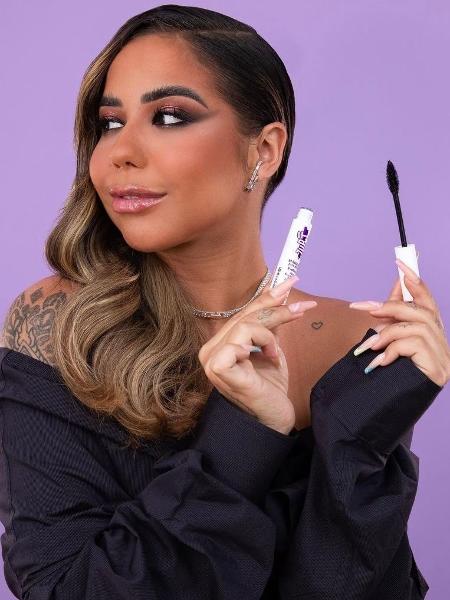 Júlia Peixoto, uma empreededora nata, faturou R$ 1 milhão de reais no primeiro mês com o lançamento de sua linha de maquiagem - Reprdução/Instagram 