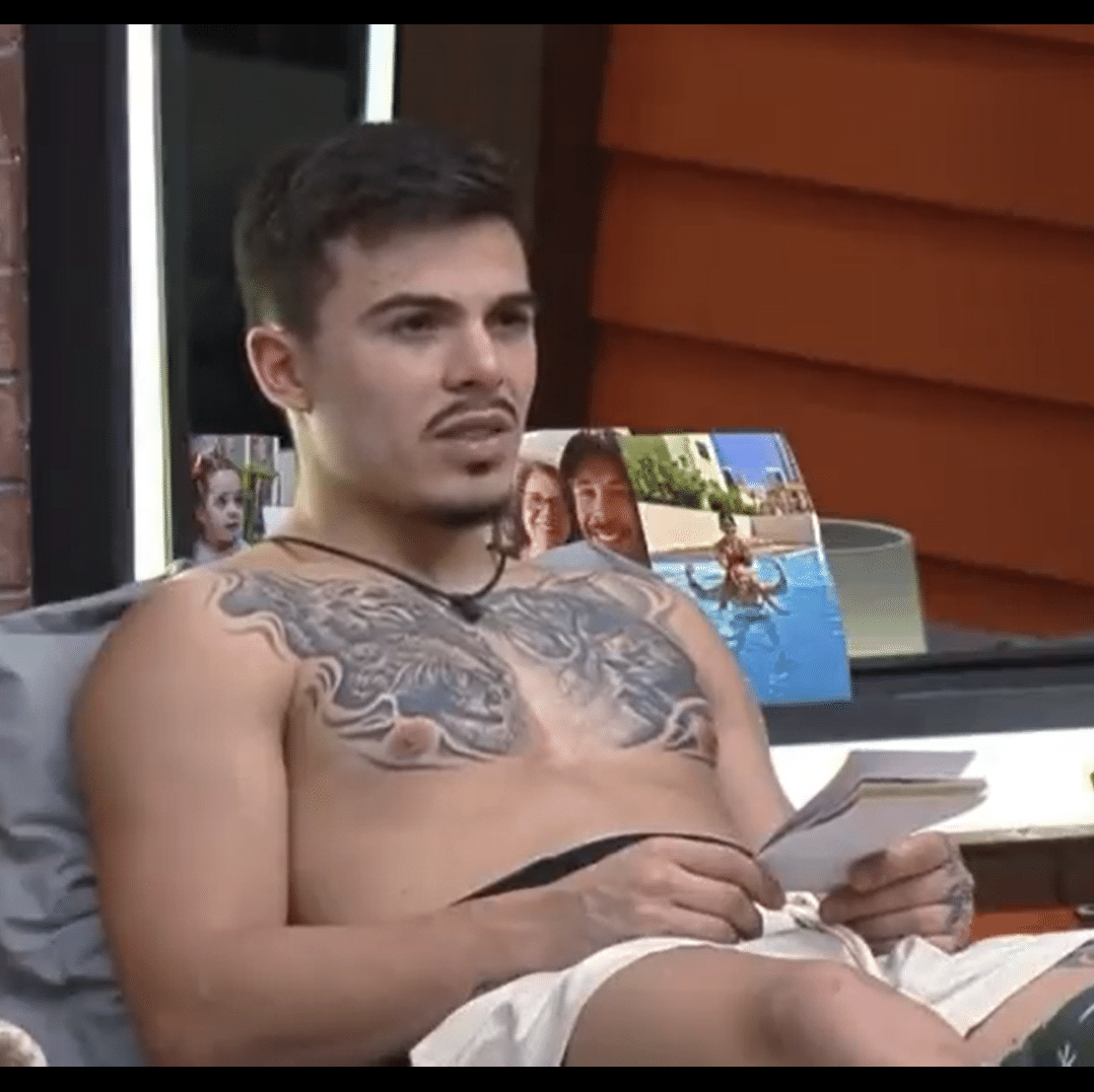 A Fazenda 2022: Thomaz fala sobre sexo em conversa com Bia