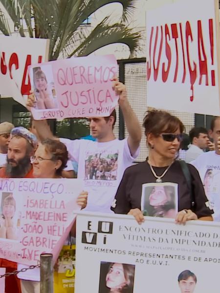 'Isabella: o Caso Nardoni' mostra reação do público ao julgamento de Alexandre Nardoni e Anna Carolina Jatobá