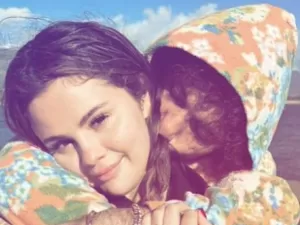 Namorado de Selena Gomez revela por que não toma banho todos os dias