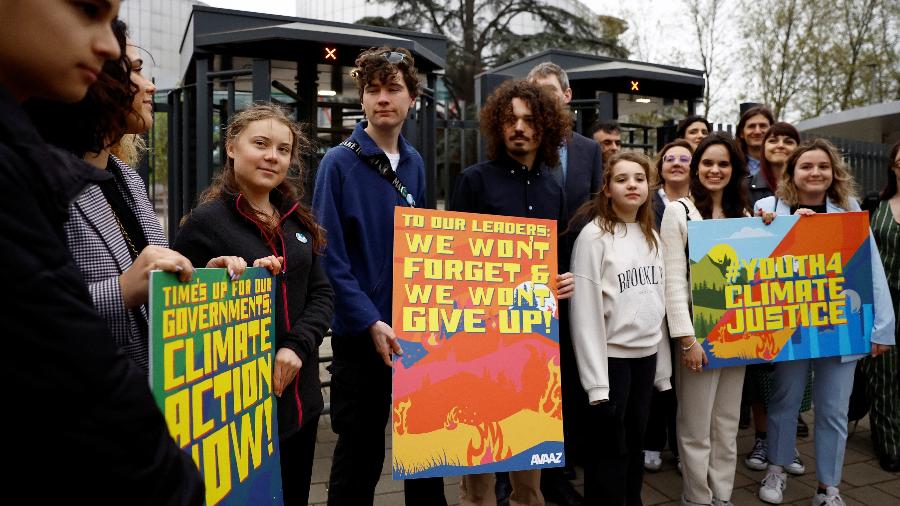 Greta Thunberg se reuniu com ativistas climáticos para aguardar decisão