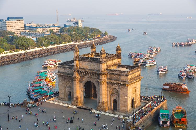 Vista aérea do Gateway of India (Portal da Índia), em Mumbai, na Índia 
