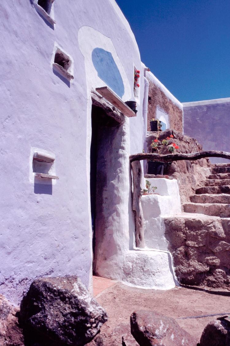 "Maiaras" teriam tentado voar de suas janelas com vista para o mar ao longo de séculos "Maiaras" teriam tentado voar de suas janelas com vista para o mar ao longo de séculos