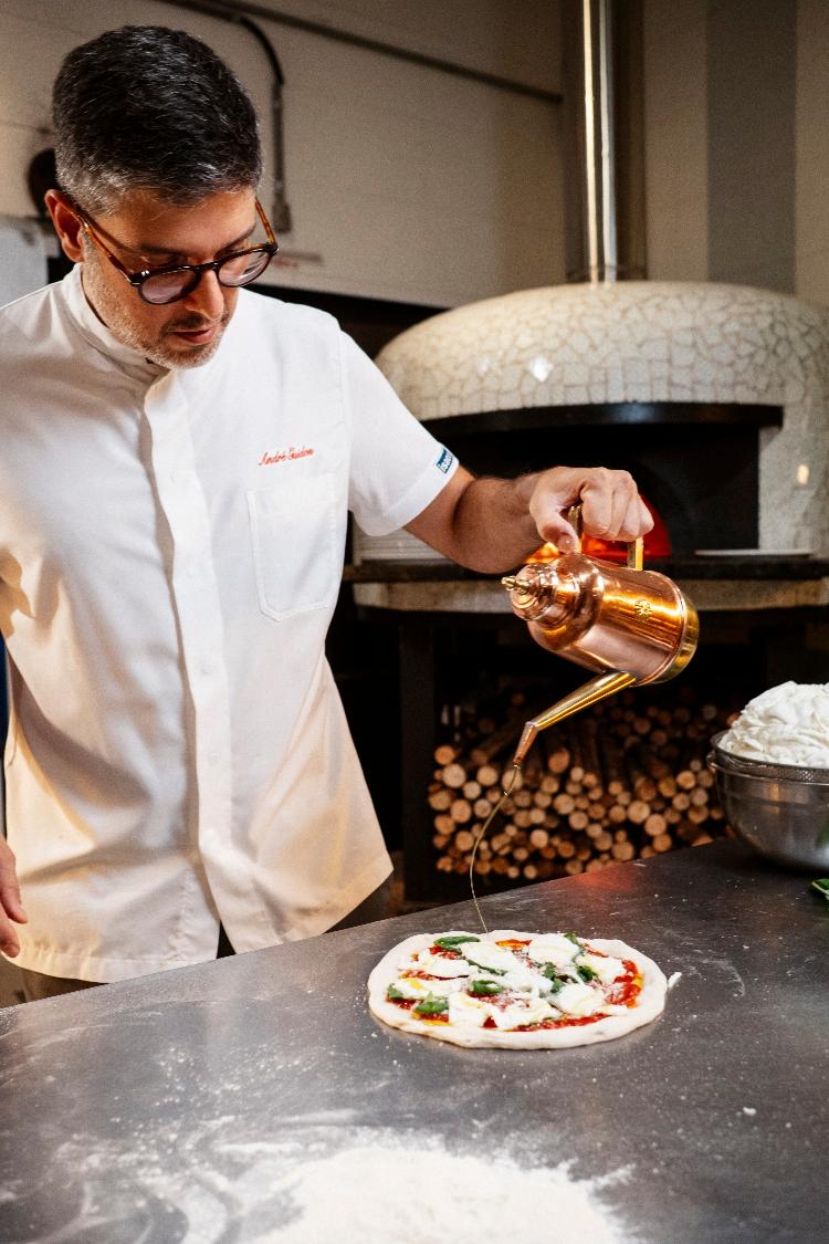 André Guidon, chef-pizzaiolo da Leggera Pizzeria Napoletana André Guidon, chef-pizzaiolo da Leggera Pizzeria Napoletana