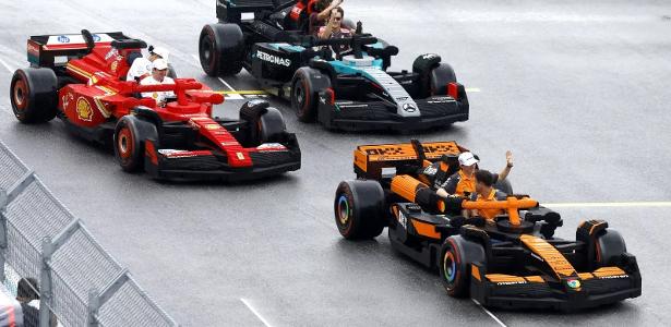 Carros da Fórmula 1 feitos de Lego pesam 1,5 tonelada e atingem 20 km/h
