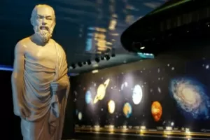 Sócrates dá as boas-vindas no Parque da Ciência Newton Freire Maia, no pavilhão com o tema Universo - Divulgação/Parque da Ciência