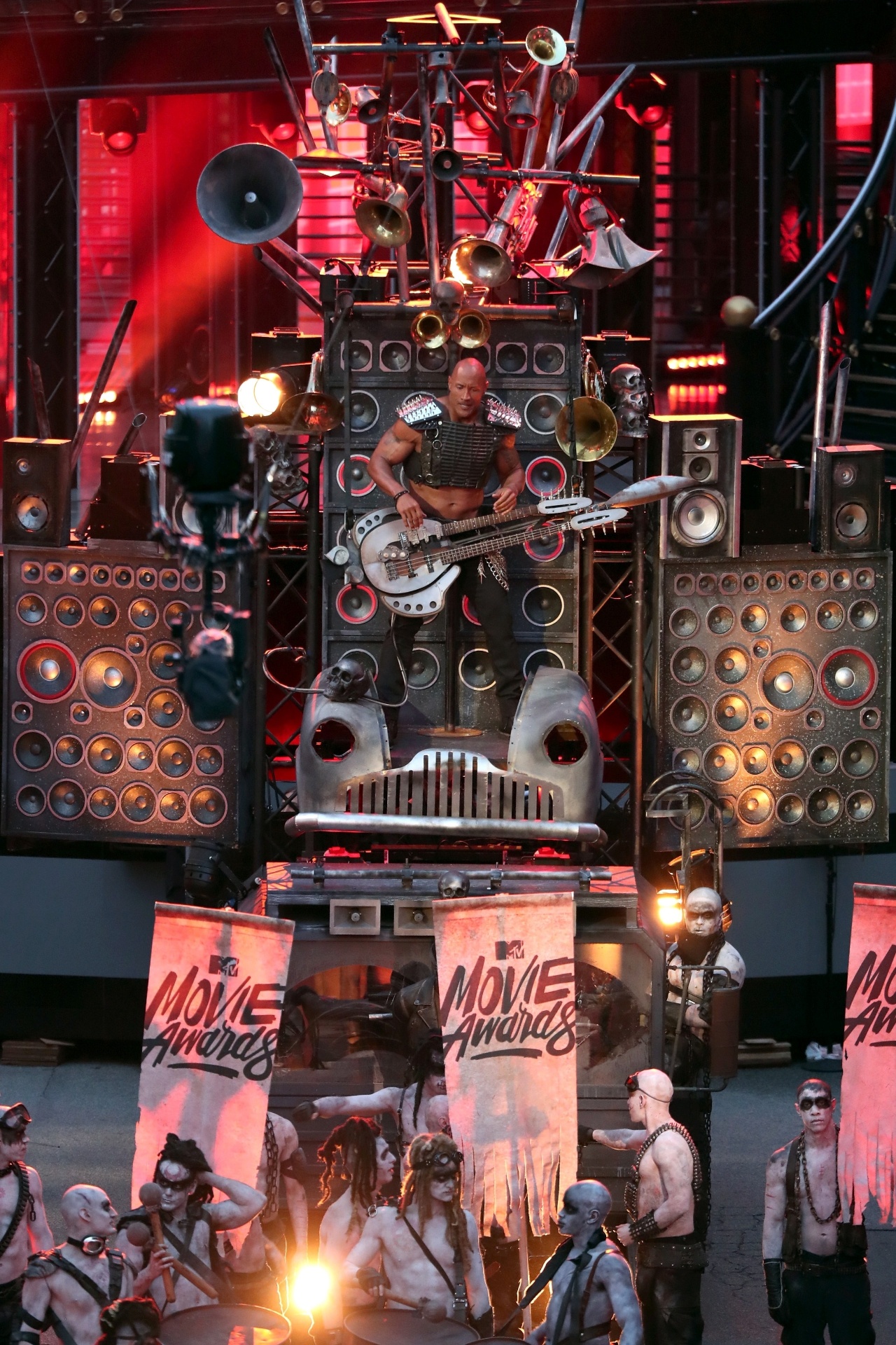 10.abr.2016 - The Rock anunciou o início do MTV Movie Awards 2016 no estilo "Mad Max" - Getty Images