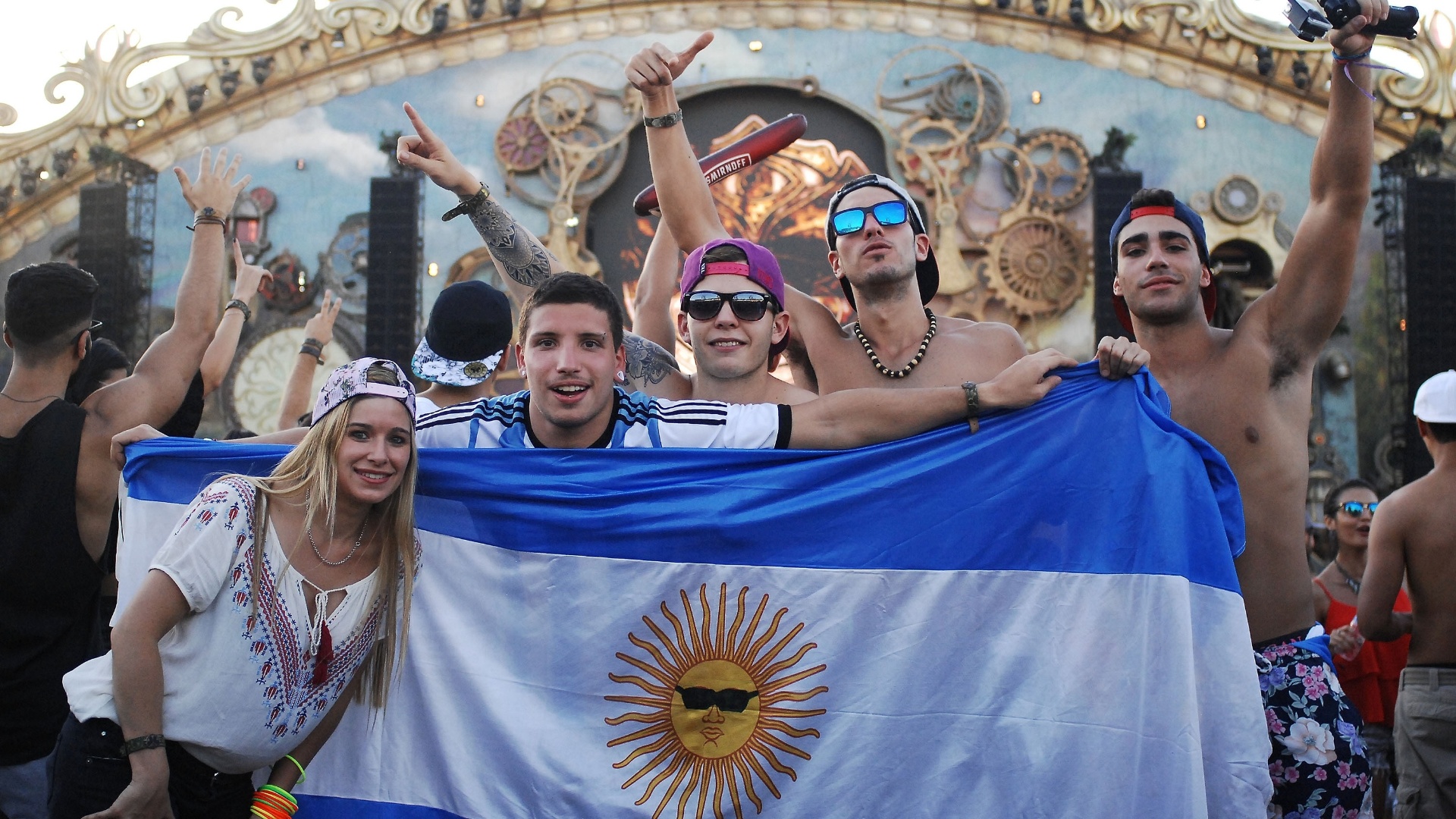 21.abr.2016 - A turma inteira saiu do Uruguai para acompanhar todos os shows do Tomorrowland - Reinaldo Canato