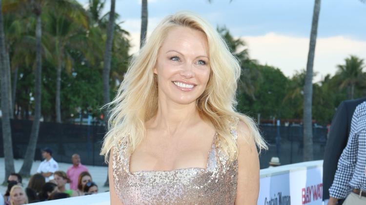 13.mai.2017 - Pamela Anderson vai à estreia de filme em Miami, nos Estados Unidos - Getty Images - Getty Images