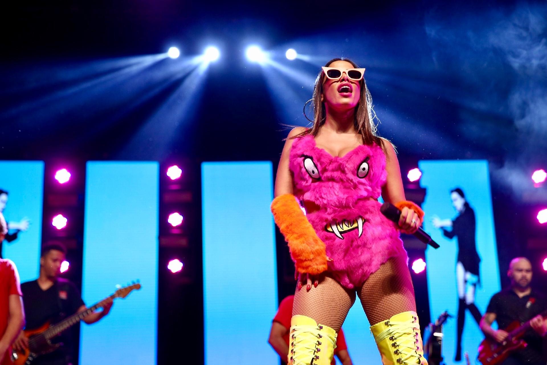 Para esta edição, Anitta escolheu um look de monstrinha. A cantora reservou espaço na agenda um dia antes de lançar música e clipe novos do projeto Check Mate - Manuela Scarpa/Brazil News