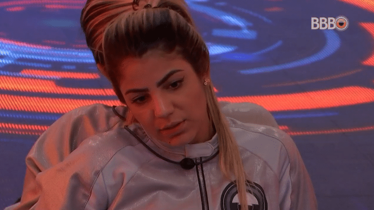 Hariany conversa no quarto Sete Desafios - Reprodução/GloboPlay - Reprodução/GloboPlay