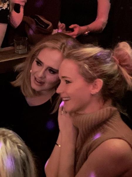 Adele e Jennifer Lawrence juntas no bar Pieces, em Nova York  - Reprodução/Instagram