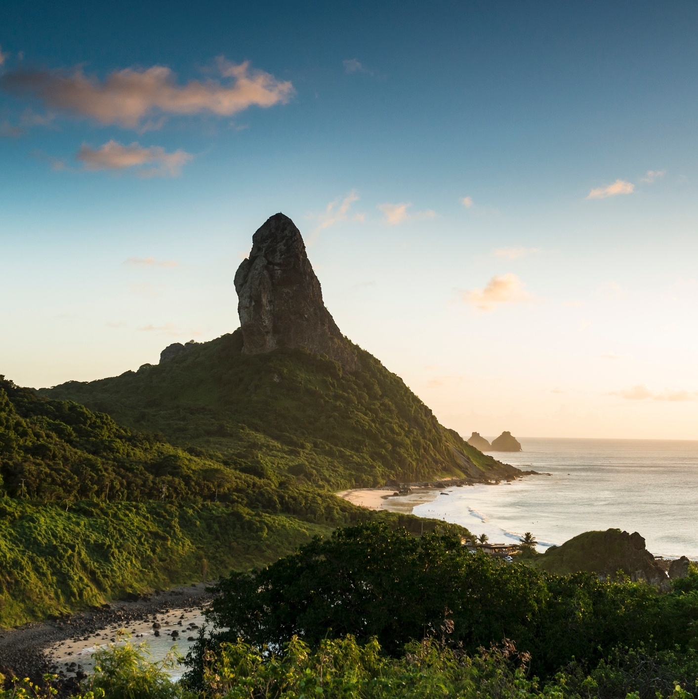 Fernando de Noronha distribui cestas básicas para moradores da Ilha