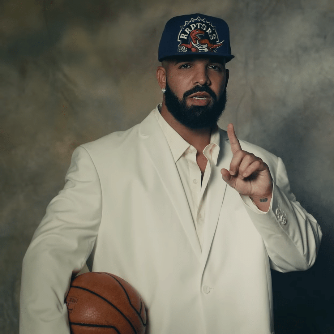Laugh Now Cry Later': Drake vira atleta-ostentação em novo clipe; assista