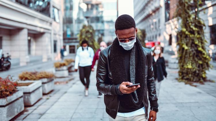 Turismo na pandemia; turista de máscara - Getty Images - Getty Images