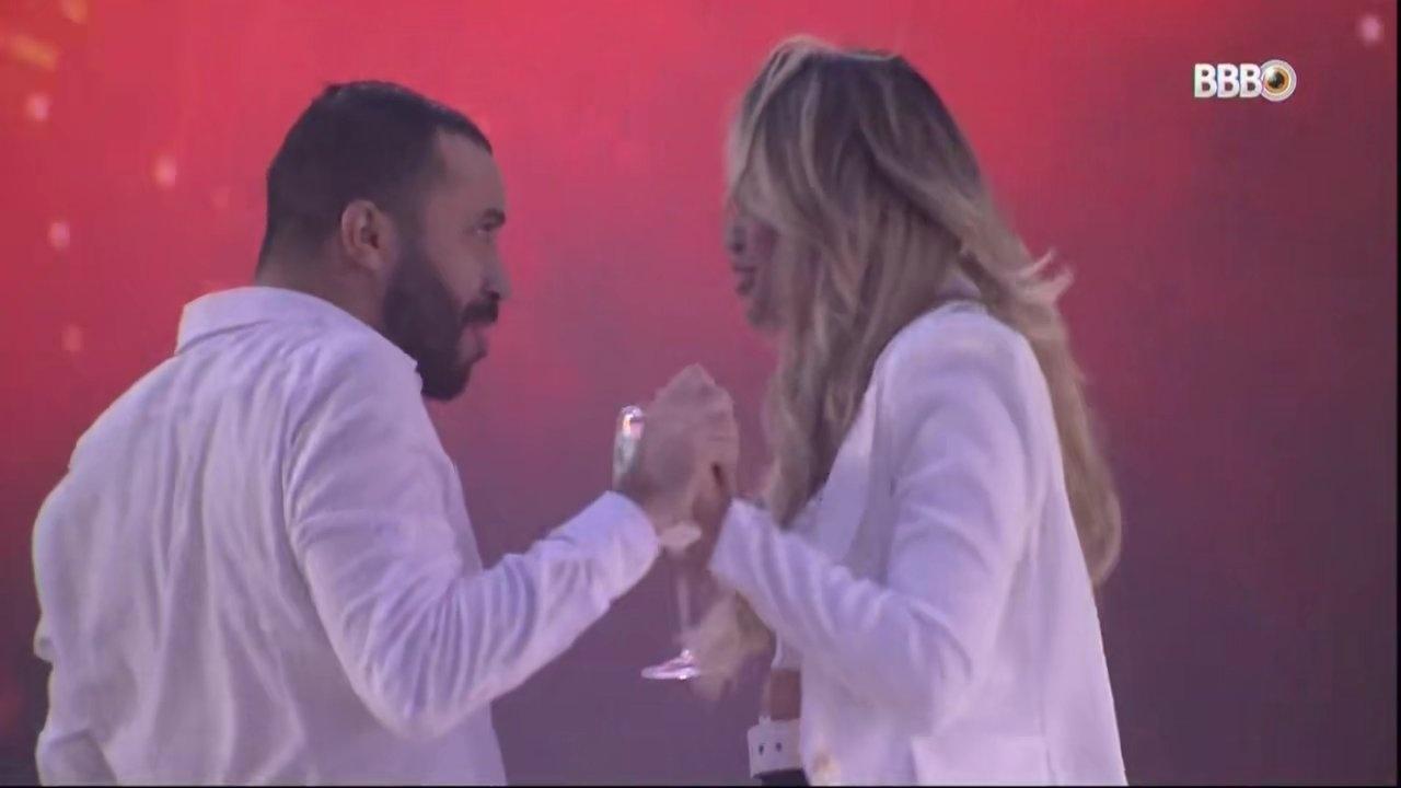 BBB 21: Gilberto e Sarah se declaram durante o 'Réveillon BBB' - Reprodução/Globoplay