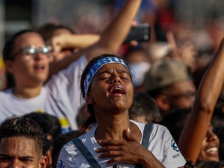 'Visão feminista de classe alta não vê que igreja evangélica pode fortalecer mulher'