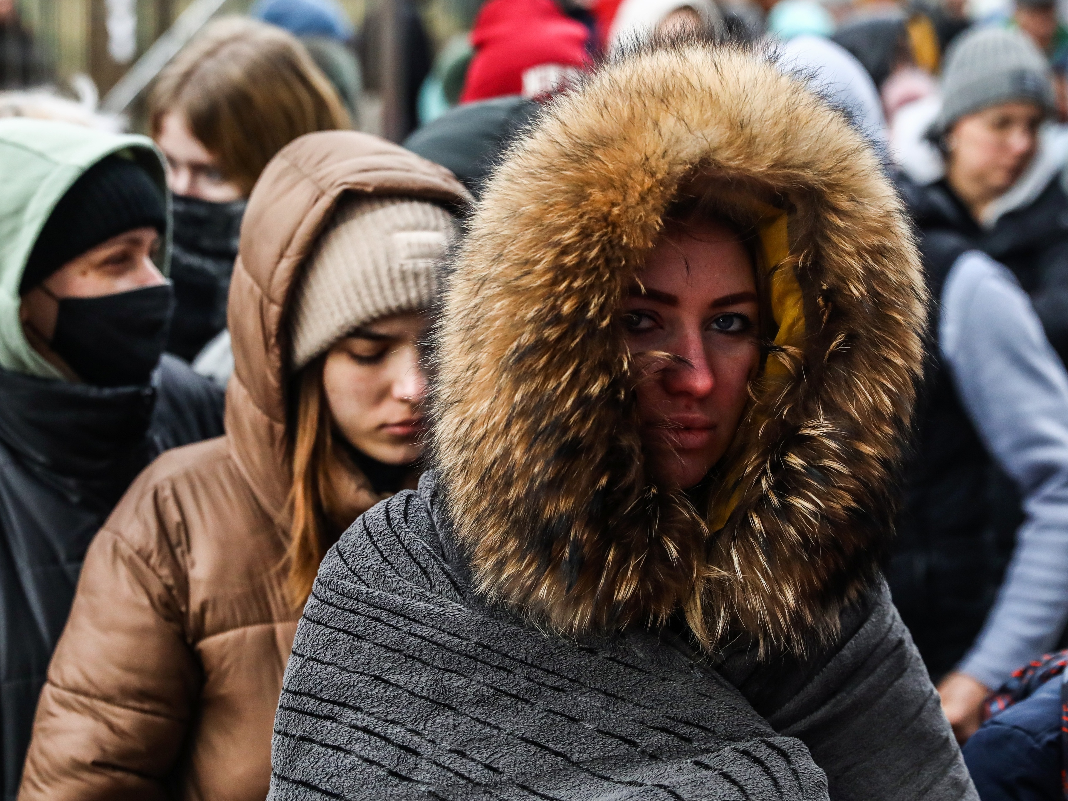 Após fugir da Ucrânia, refugiadas correm risco de estupro e tráfico humano