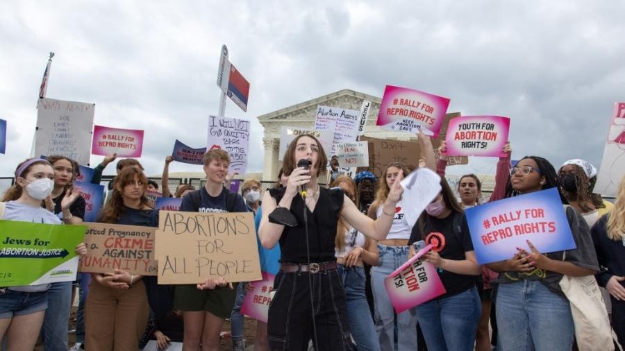 Manifestação em 5 de maio de jovens a favor do direito de aborto, em Washington, nos Estados Unidos - Anadolu Agency/Anadolu Agency via Getty Images