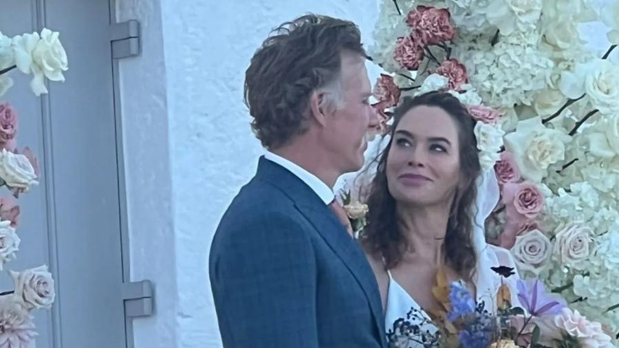 Lena Headey e Marc Menchaca se casaram na Itália - Reprodução/Twitter
