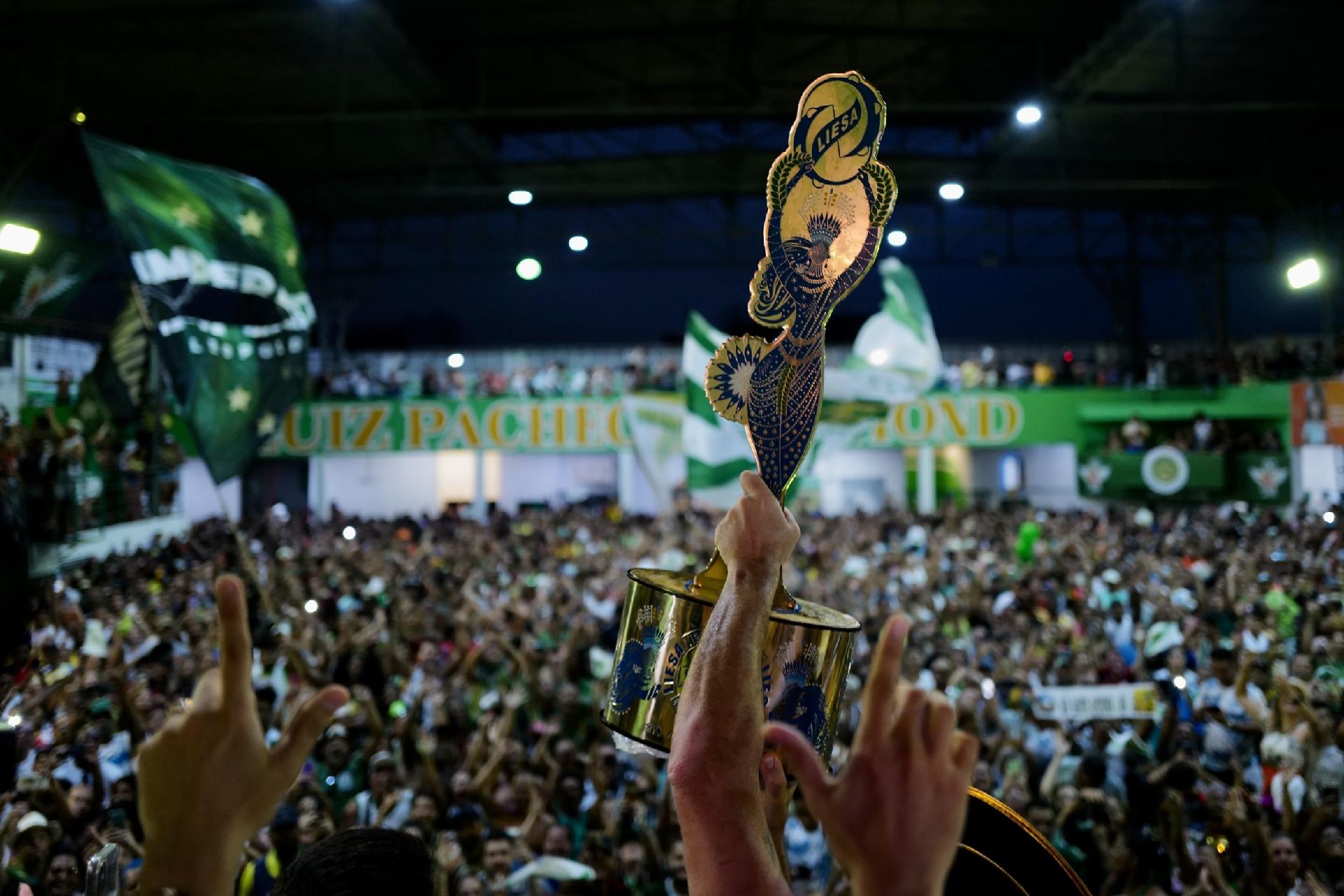 Campeã do Carnaval 2023, quadra da Imperatriz Leopoldinense esté em festa no RJ - Lucas Landau/UOL