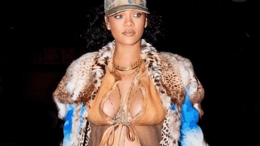 Rihanna é criticada pela PETA após usar casaco de pele animal - Instagram