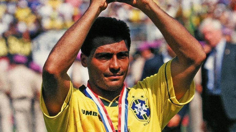 Romário levanta a taça da Copa do Mundo em 1994 - Alessandro Sabattini/Getty Images
