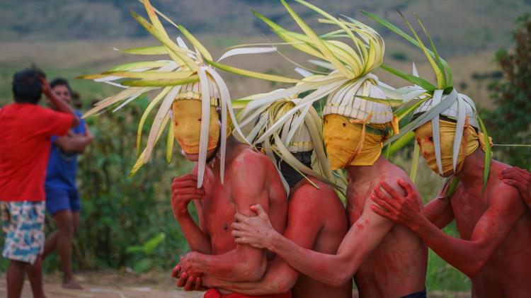 Ritual para os yamiyxop na aldeia Nova Vila