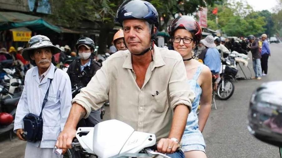 Anthony Bourdain e Laurie Woolever Anthony Bourdain e Laurie Woolever