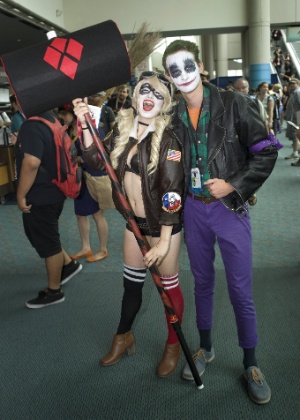 10.jul.2015 - Sophie Jacobson e Cole Hill comparecem a Comic-Con, em San Diego, na Califórnia