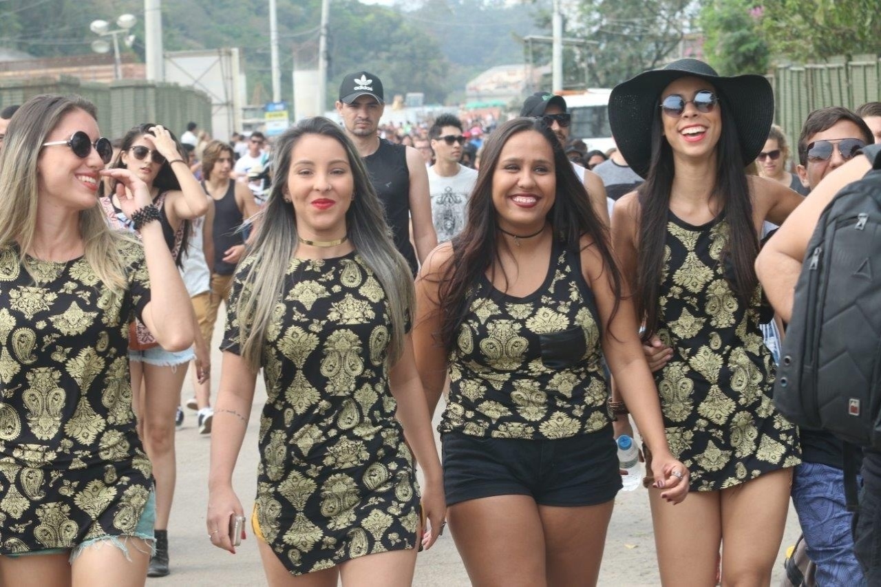 26.set.2015 - Público começa a chegar na Cidade do Rock para o sexto dia de shows do Rock in Rio 2015, que tem como atração principal a cantora americana Rihanna. - Zulmair Rocha/UOL