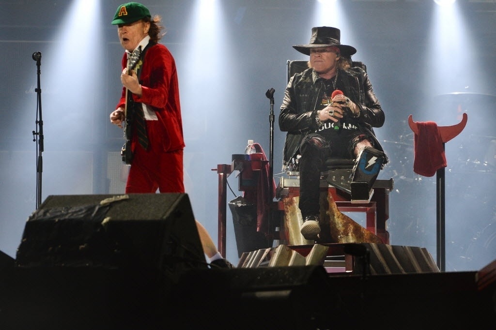 AC/DC se apresenta pela primeira vez com Axl Rose em show na cidade de Lisboa, Portugal - AFP