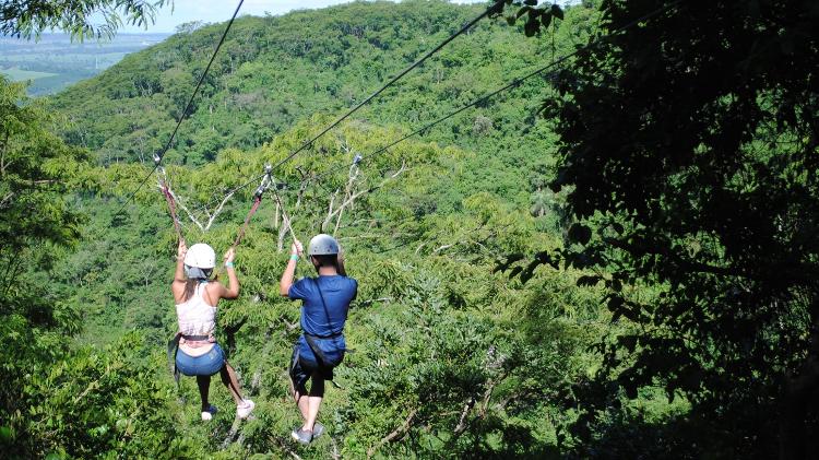 Brotas (SP): A Ecoação (www.ecoacao.com.br) tem pacote de quatro noites a partir de R$ 1.118 por pessoa em apartamento duplo. Inclui café da manhã, rafting, voo do vale em tirolesa a 110m do e trilha para cachoeira. Entrada em 28/12/2016. Reservas: (11) 3090-9406 e (14) 3653-9140. (Preços e condições consultados em novembro de 2016 e sujeitos a alterações. Entre em contato com o estabelecimento antes de fazer a reserva) - Divulgação - Divulgação